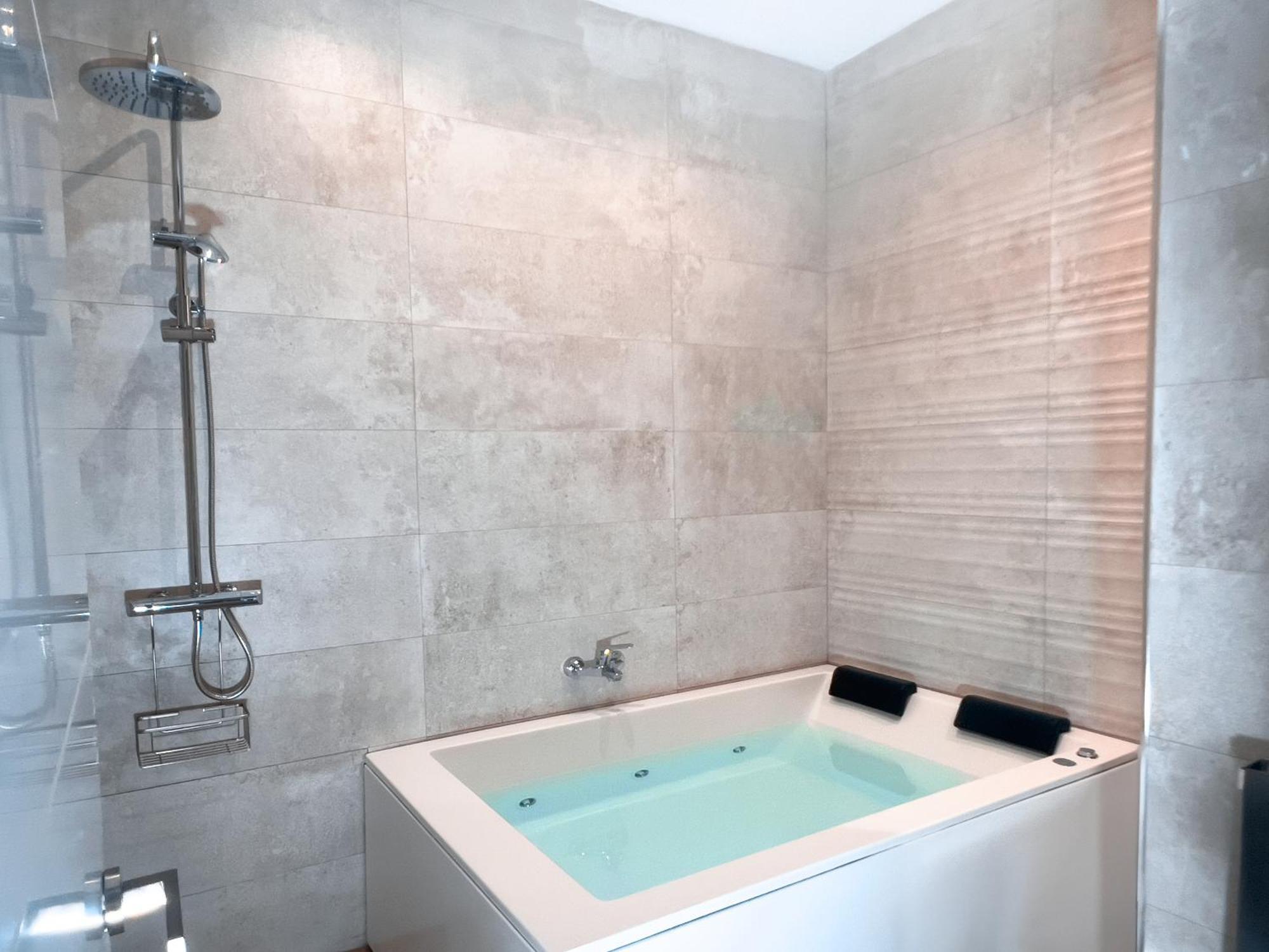 Acogedor Estudio En Triana Con Jacuzzi Y Wifi Apartment